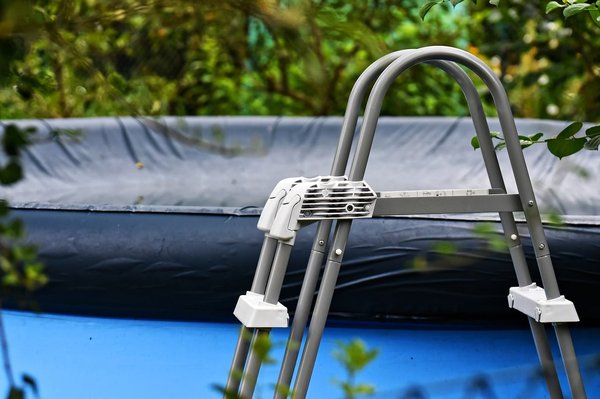 Comment installer une piscine dans son jardin ?