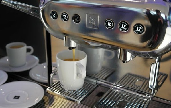 Comment Choisir la Machine à Café Idéale pour Votre Maison ou Bureau?